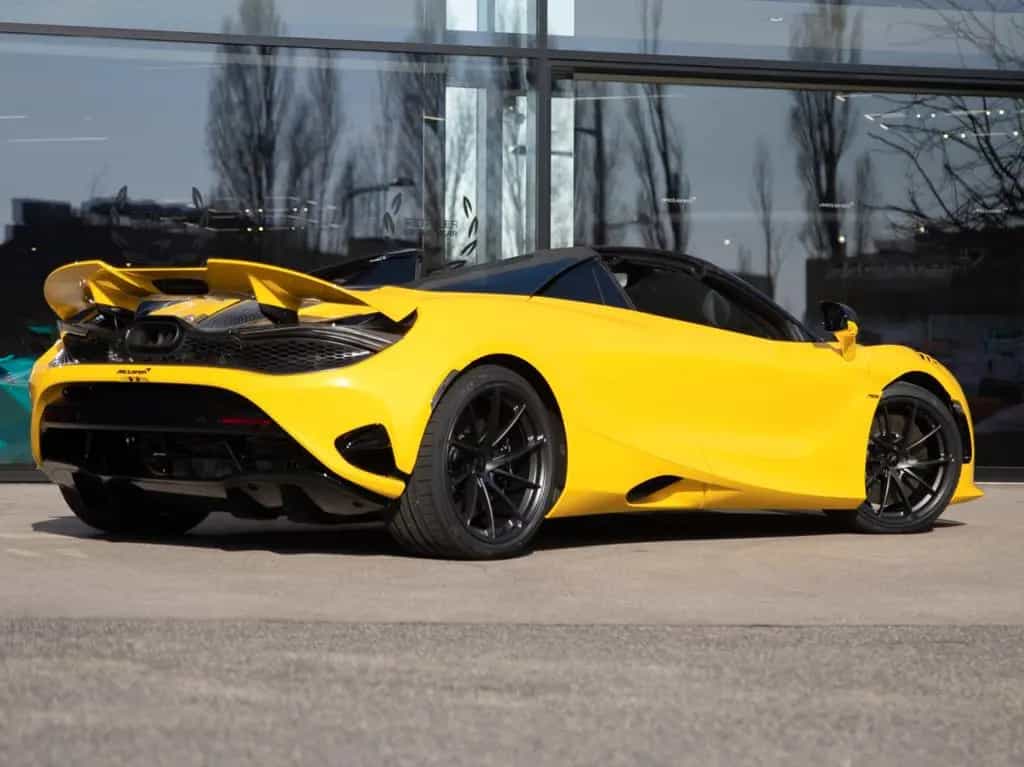 McLaren 750S Spider / Volcano Yellow / Comfort Seats / B&W null-photo-3
