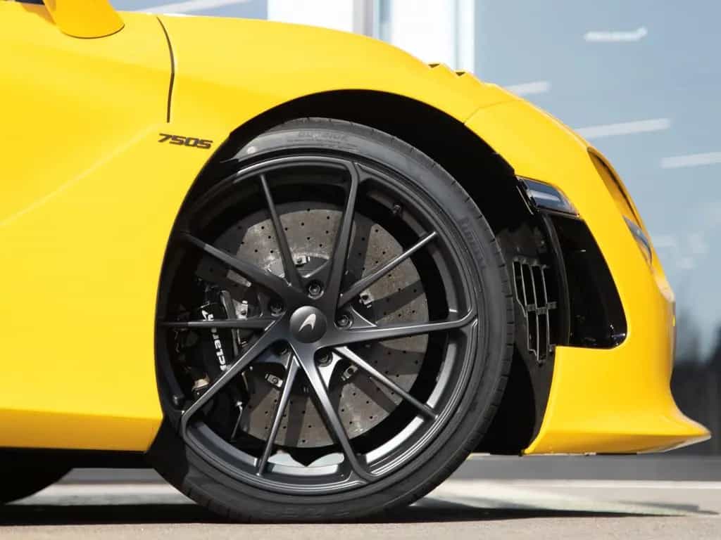McLaren 750S Spider / Volcano Yellow / Comfort Seats / B&W null-photo-8