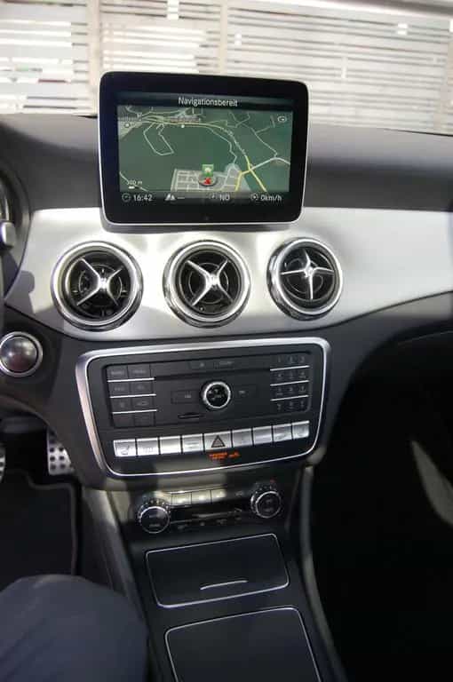 Mercedes-Benz GLA-Class 220 4MATIC DCT - AMG-Line - Pano+AHK 04/2020-photo-7