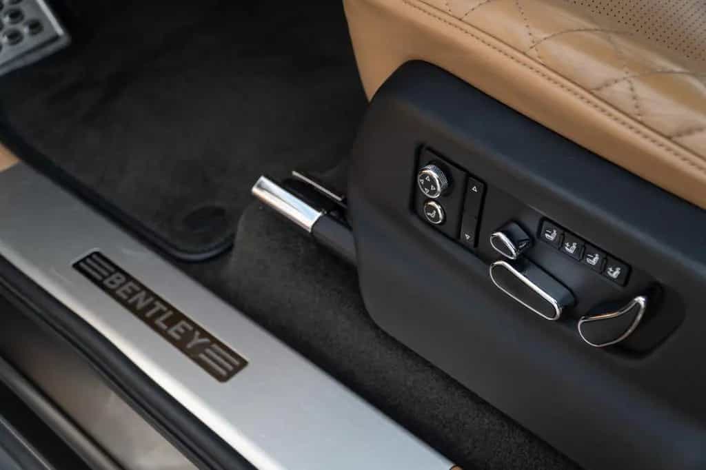 Bentley Bentayga ONYX 4.0 V8 4WD Erste Hand  LED VIP 08/2018-photo-11
