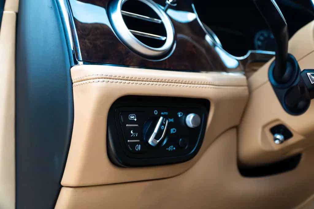 Bentley Bentayga ONYX 4.0 V8 4WD Erste Hand  LED VIP 08/2018-photo-13