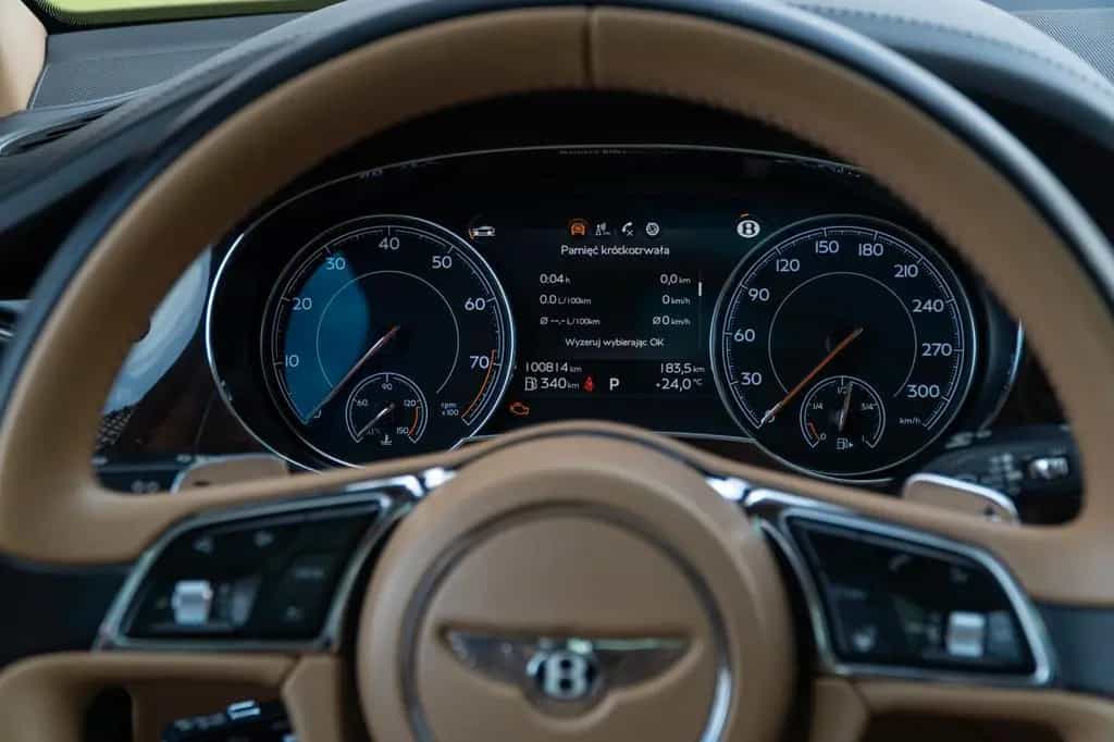 Bentley Bentayga ONYX 4.0 V8 4WD Erste Hand  LED VIP 08/2018-photo-15