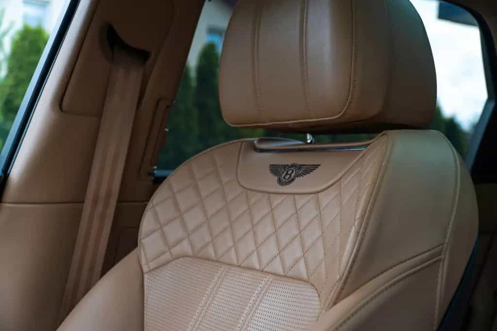 Bentley Bentayga ONYX 4.0 V8 4WD Erste Hand  LED VIP 08/2018-photo-17
