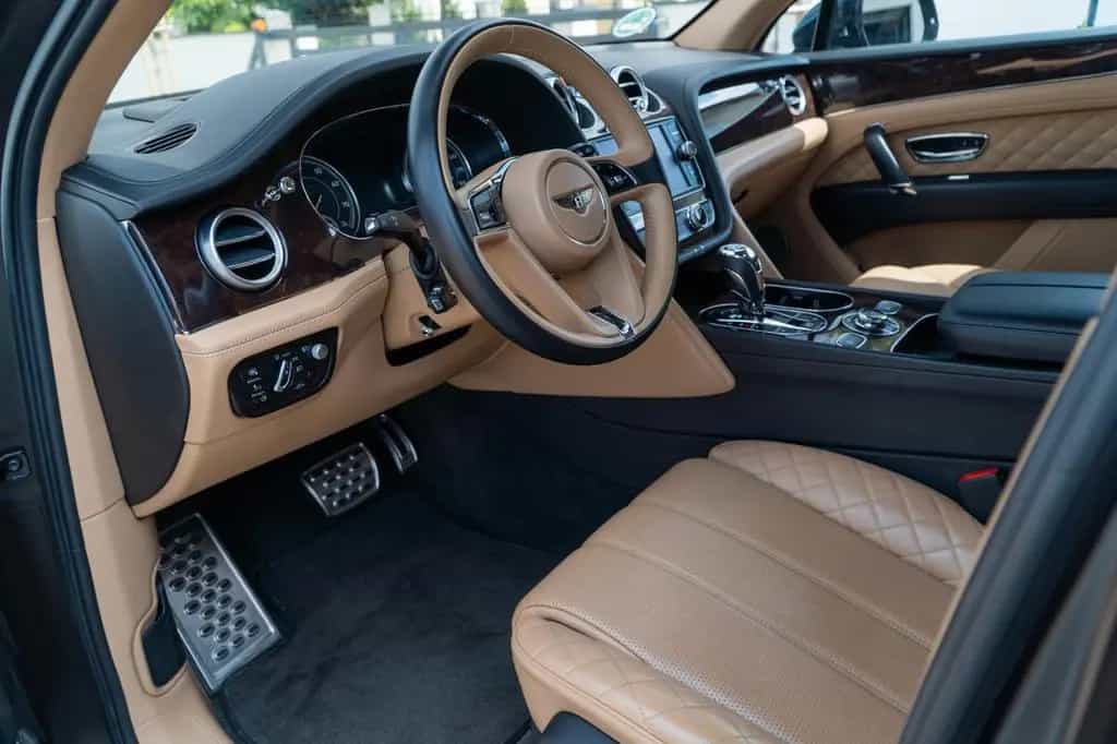Bentley Bentayga ONYX 4.0 V8 4WD Erste Hand  LED VIP 08/2018-photo-19