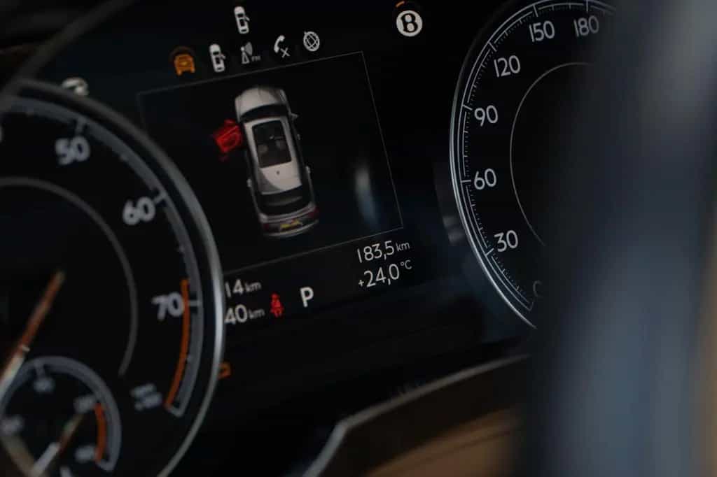 Bentley Bentayga ONYX 4.0 V8 4WD Erste Hand  LED VIP 08/2018-photo-23