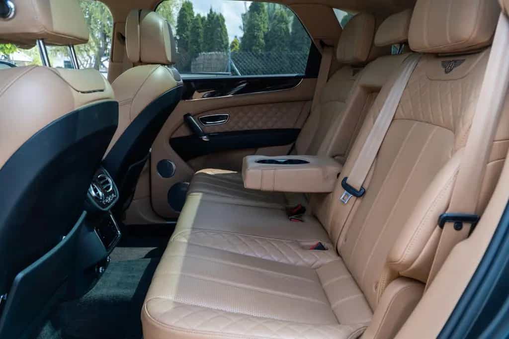 Bentley Bentayga ONYX 4.0 V8 4WD Erste Hand  LED VIP 08/2018-photo-24