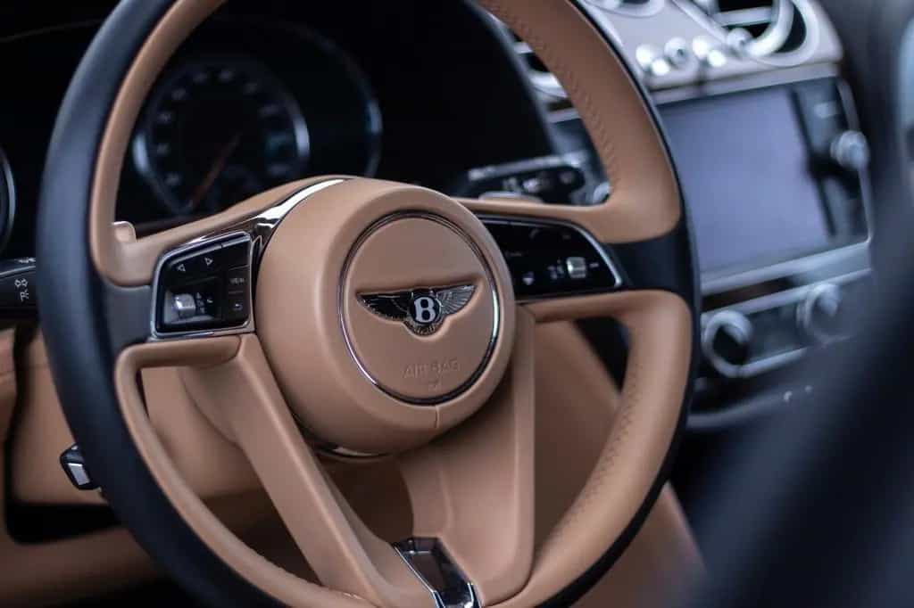 Bentley Bentayga ONYX 4.0 V8 4WD Erste Hand  LED VIP 08/2018-photo-3