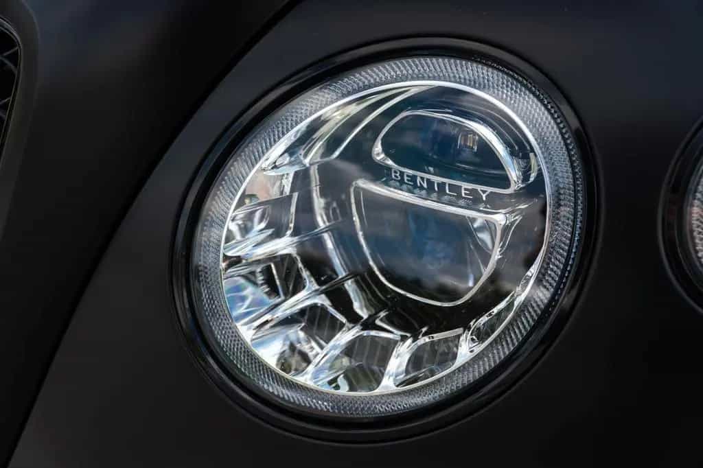 Bentley Bentayga ONYX 4.0 V8 4WD Erste Hand  LED VIP 08/2018-photo-31