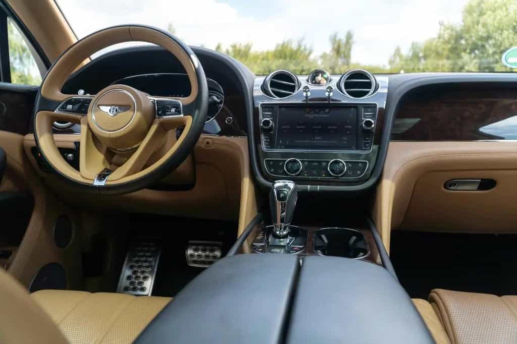 Bentley Bentayga ONYX 4.0 V8 4WD Erste Hand  LED VIP 08/2018-photo-7