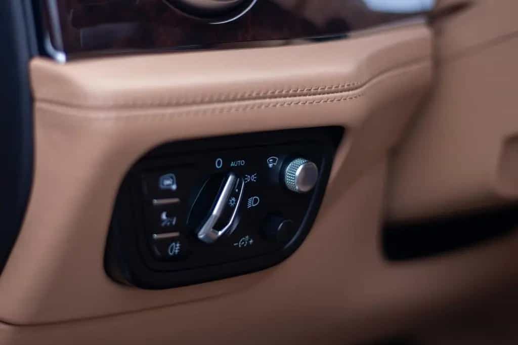 Bentley Bentayga ONYX 4.0 V8 4WD Erste Hand  LED VIP 08/2018-photo-8