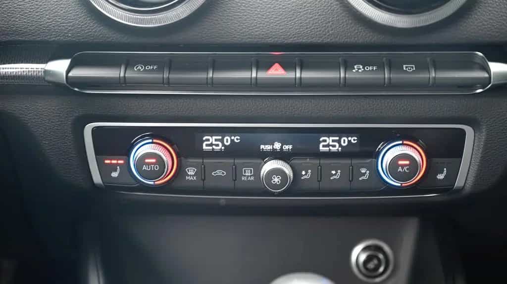 Audi A3 Sportback 40 TFSI quattro design *XENON*TOP 02/2019-photo-18