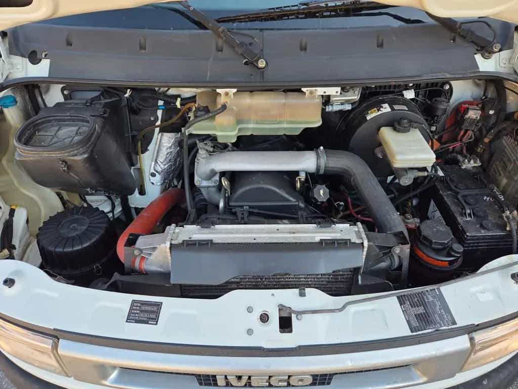 Iveco Daily 35S11VP 2.8 TDI PC-TM Furgone PATENT 03/2002-photo-12
