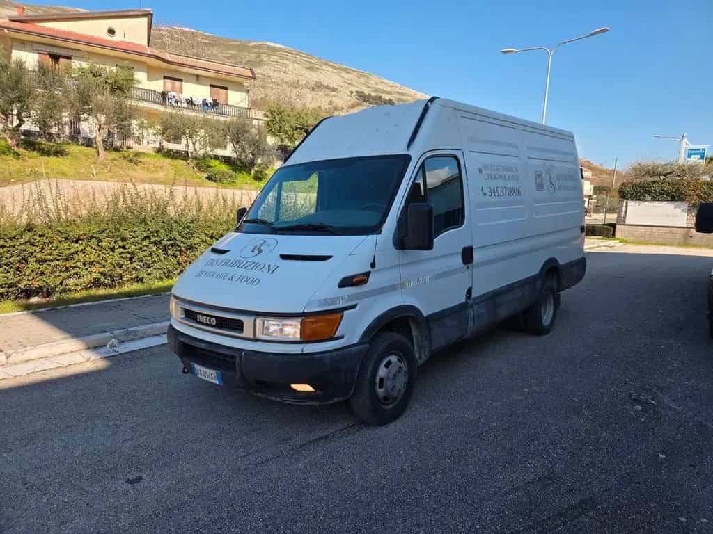 Iveco Daily 35S11VP 2.8 TDI PC-TM Furgone PATENT 03/2002-photo-2