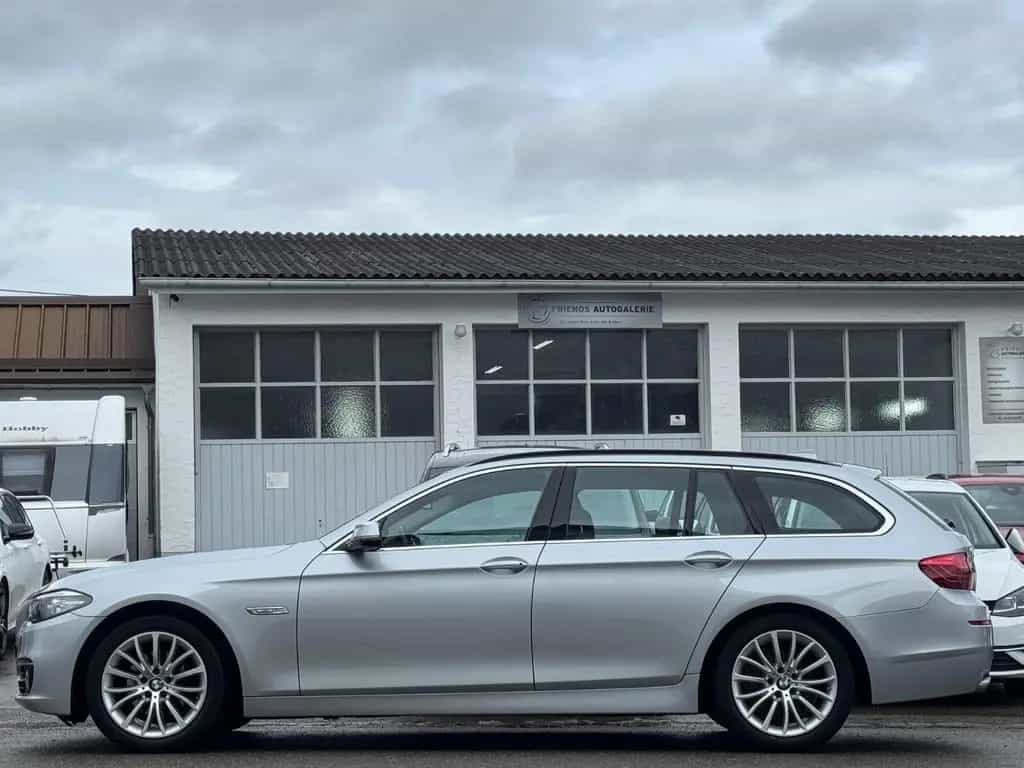 BMW 5 Series 520d xDrive*LUXURY LINE*GARANTIE*KAMERA* 01/2017-photo-1
