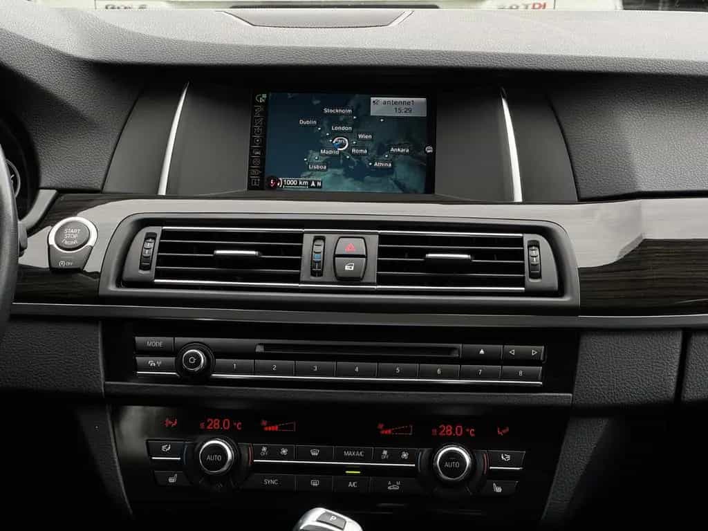 BMW 5 Series 520d xDrive*LUXURY LINE*GARANTIE*KAMERA* 01/2017-photo-10