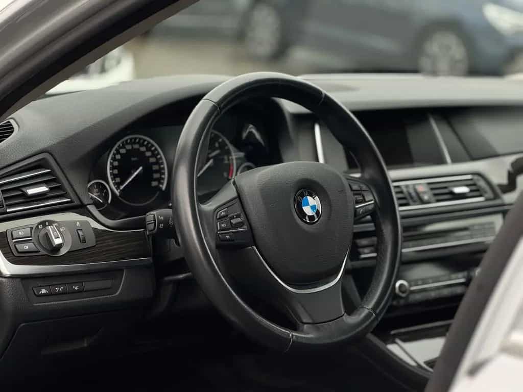 BMW 5 Series 520d xDrive*LUXURY LINE*GARANTIE*KAMERA* 01/2017-photo-9