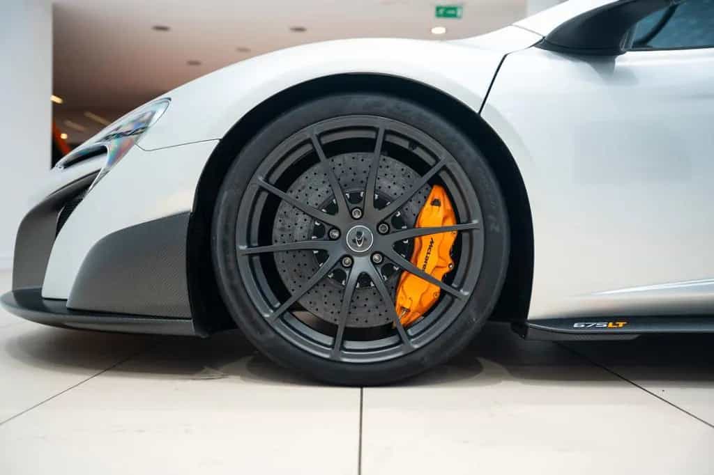 McLaren 675LT 05/2016-photo-10
