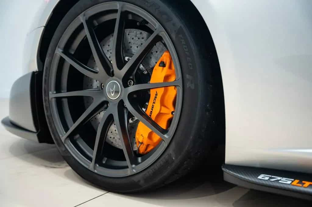 McLaren 675LT 05/2016-photo-11