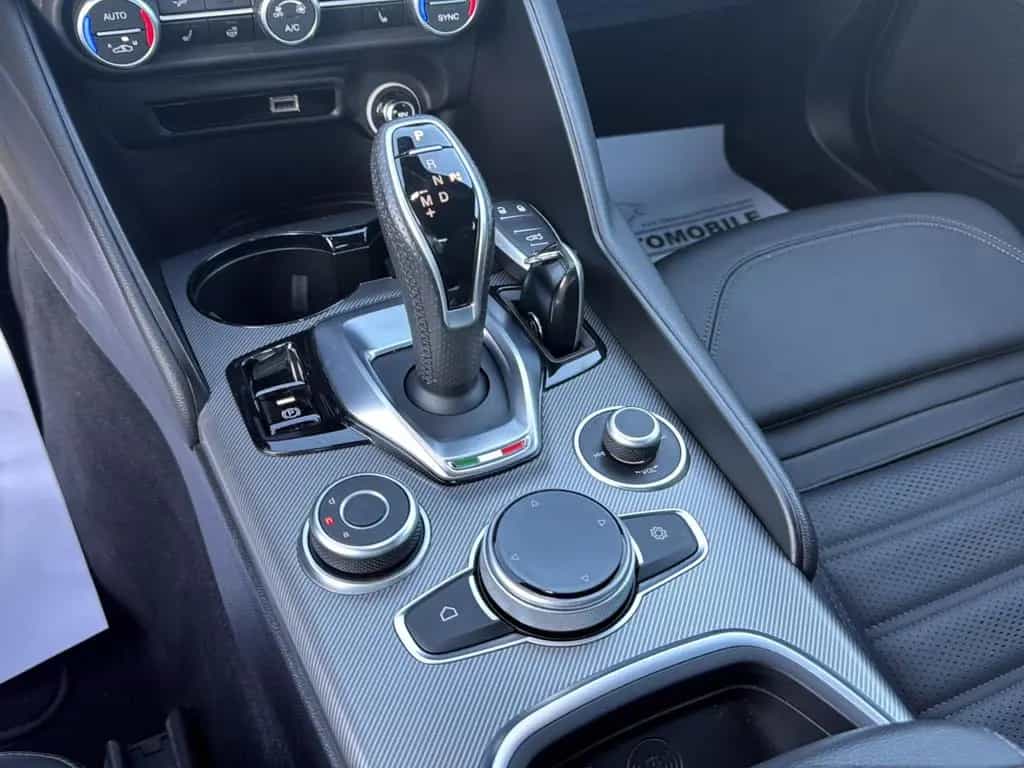 Alfa Romeo Giulia Veloce Q4+MATRIX-LED+ACC+1.HAND+KAMERA 01/2024-photo-21
