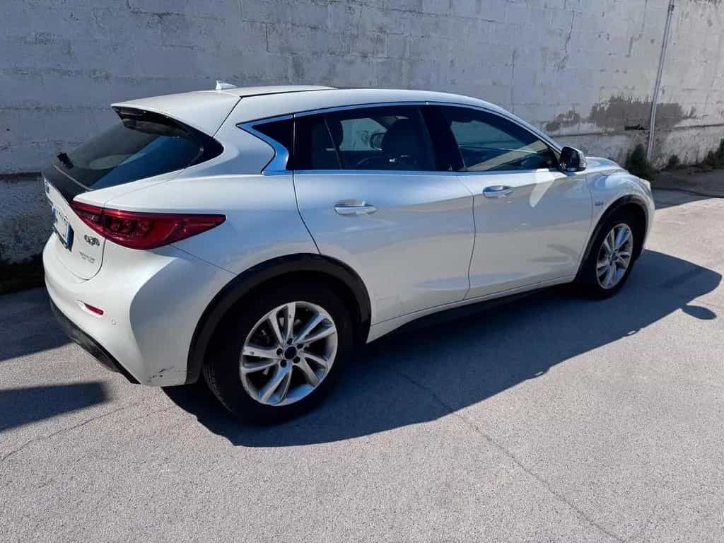 Infiniti Q30 2.2 diesel DCT AWD Luxe Tech 06/2019-photo-3