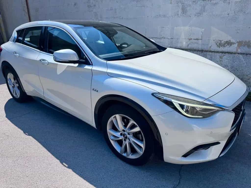 Infiniti Q30 2.2 diesel DCT AWD Luxe Tech 06/2019-photo-4