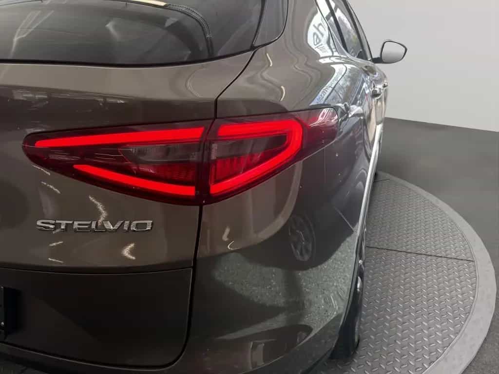Alfa Romeo Stelvio Super 2WD AUT*NAVI*LEDER*SHZ*Garantie* 07/2018-photo-11