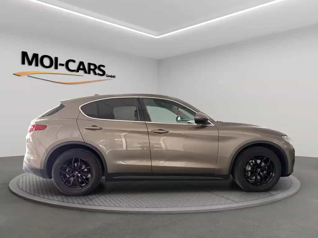 Alfa Romeo Stelvio Super 2WD AUT*NAVI*LEDER*SHZ*Garantie* 07/2018-photo-3