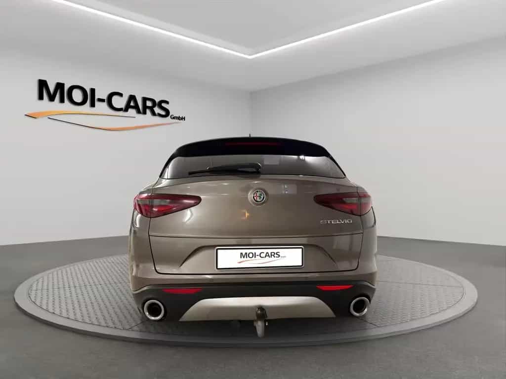 Alfa Romeo Stelvio Super 2WD AUT*NAVI*LEDER*SHZ*Garantie* 07/2018-photo-5