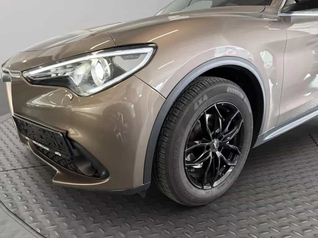 Alfa Romeo Stelvio Super 2WD AUT*NAVI*LEDER*SHZ*Garantie* 07/2018-photo-9