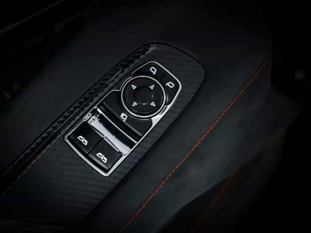 Corvette C8 E-Ray 3LZ Coupe V8 wenig KM 11/2025-photo-28
