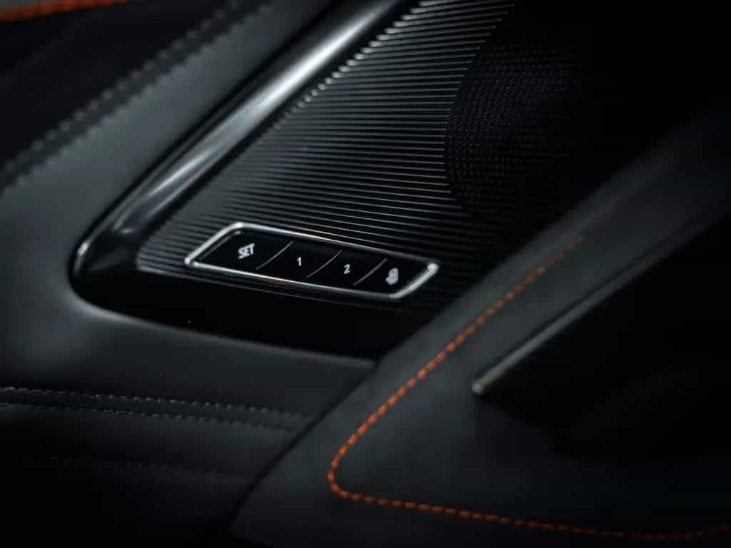 Corvette C8 E-Ray 3LZ Coupe V8 wenig KM 11/2025-photo-29