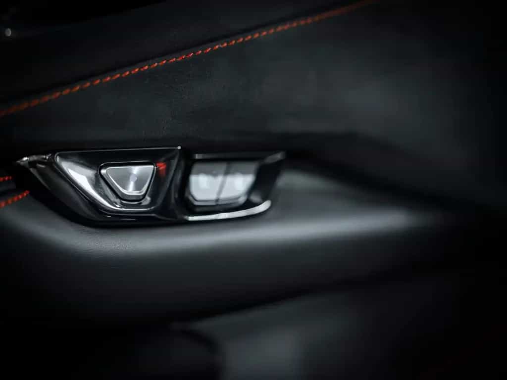 Corvette C8 E-Ray 3LZ Coupe V8 wenig KM 11/2025-photo-31