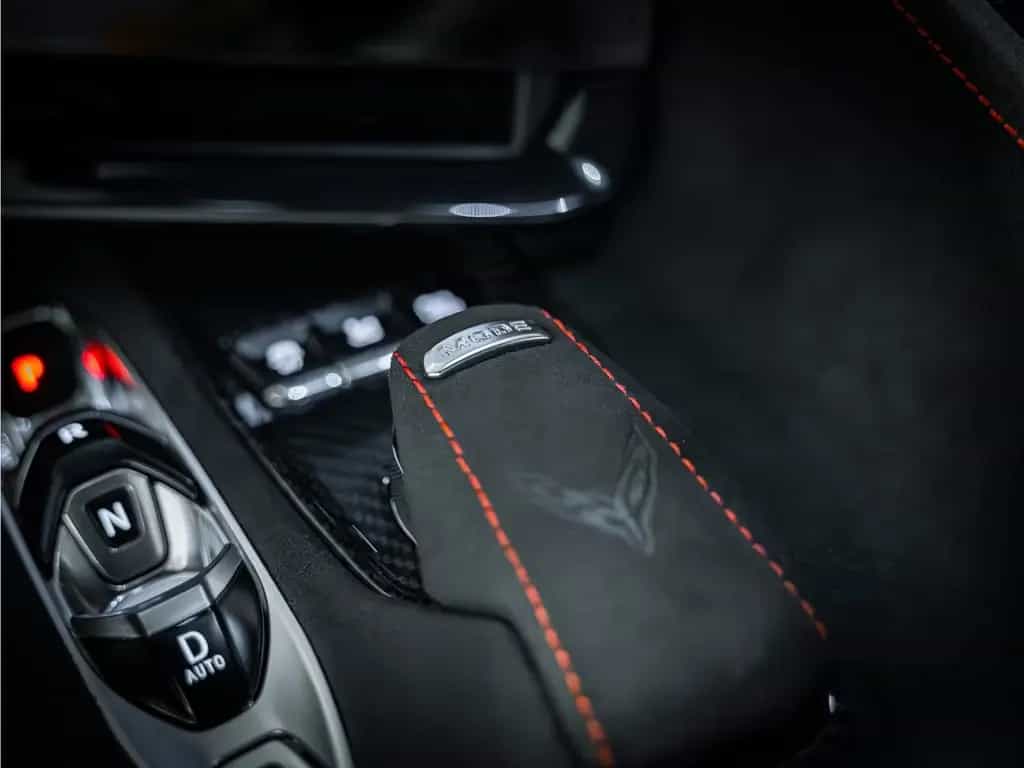 Corvette C8 E-Ray 3LZ Coupe V8 wenig KM 11/2025-photo-37