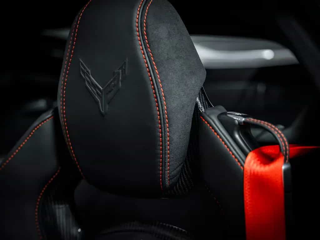 Corvette C8 E-Ray 3LZ Coupe V8 wenig KM 11/2025-photo-46
