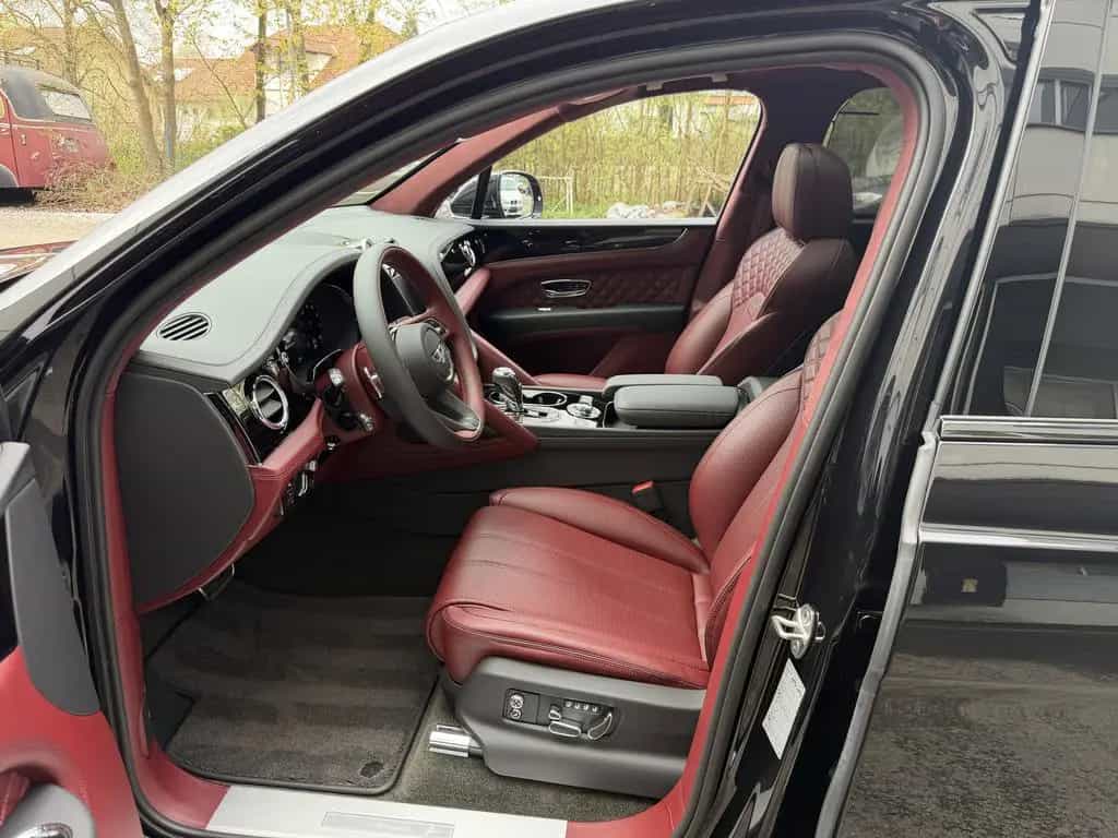 Bentley Bentayga V8 Azure Black Mulliner Carbon Pano HuD 09/2023-photo-12