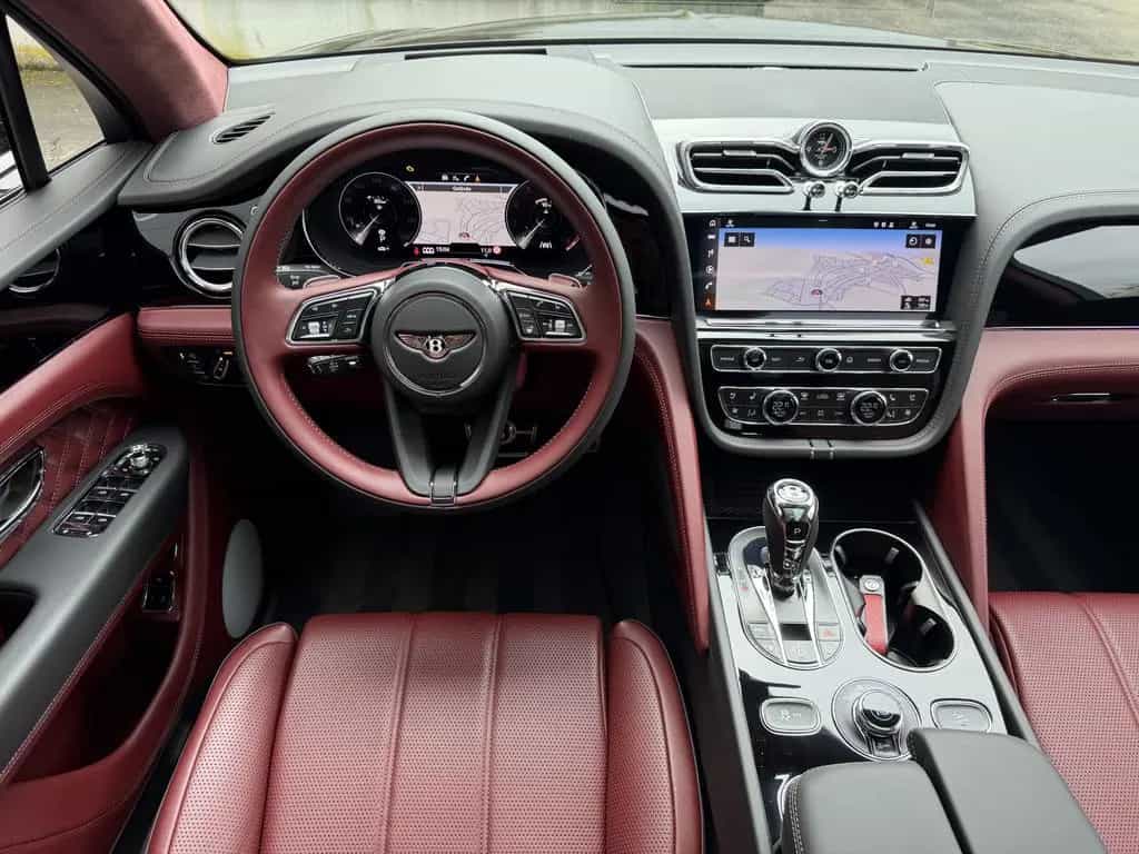 Bentley Bentayga V8 Azure Black Mulliner Carbon Pano HuD 09/2023-photo-16