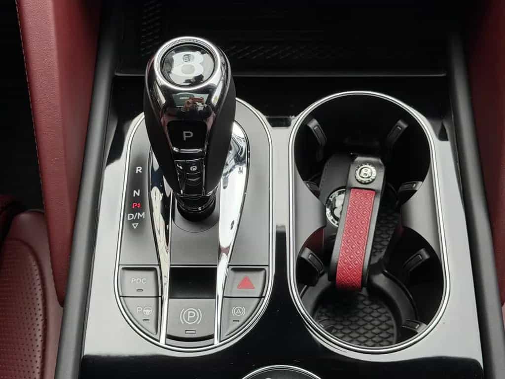 Bentley Bentayga V8 Azure Black Mulliner Carbon Pano HuD 09/2023-photo-21