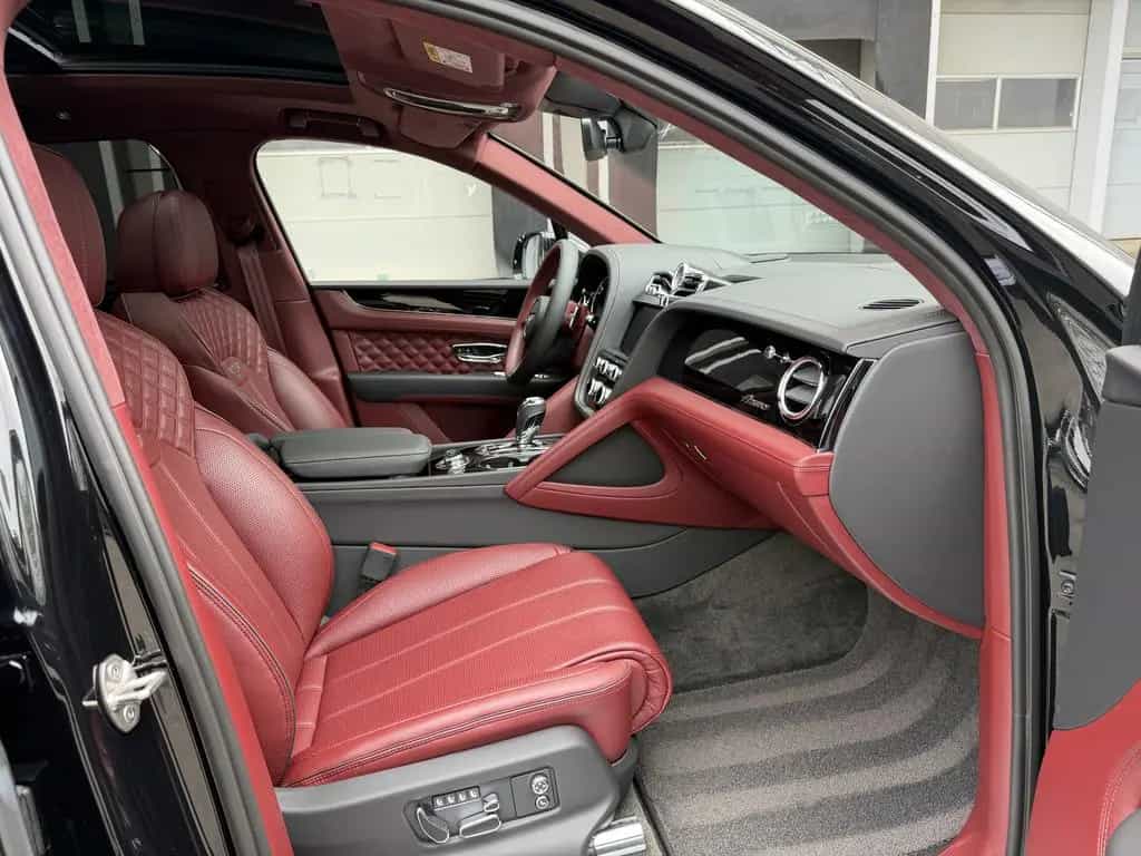 Bentley Bentayga V8 Azure Black Mulliner Carbon Pano HuD 09/2023-photo-24
