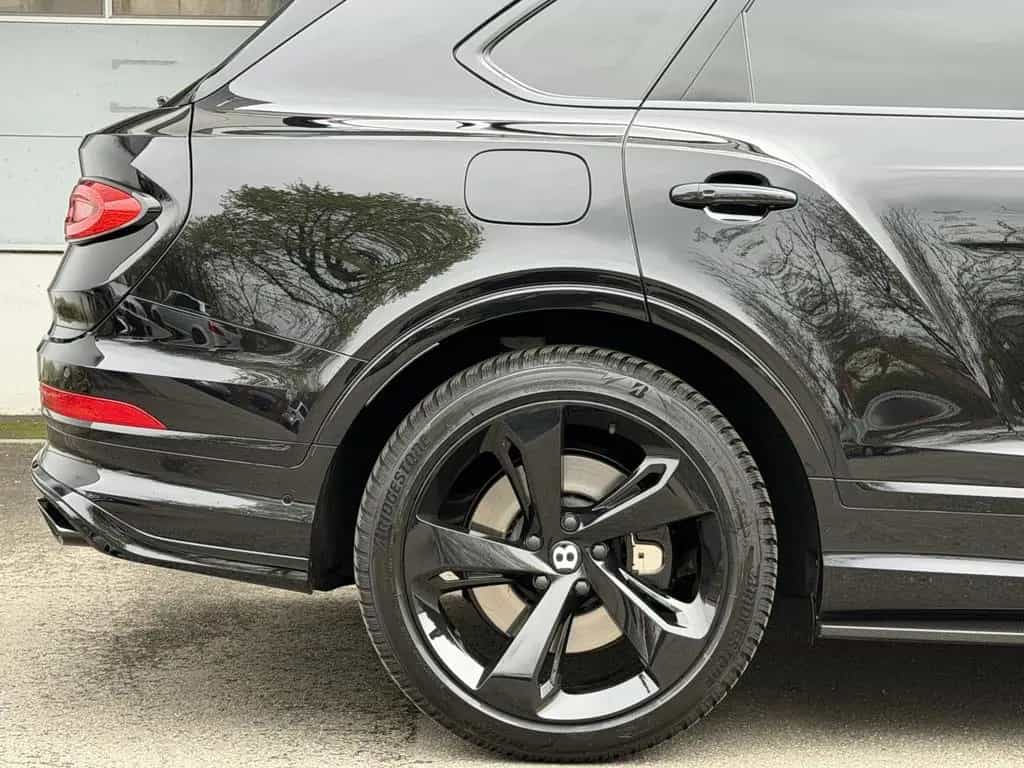 Bentley Bentayga V8 Azure Black Mulliner Carbon Pano HuD 09/2023-photo-29