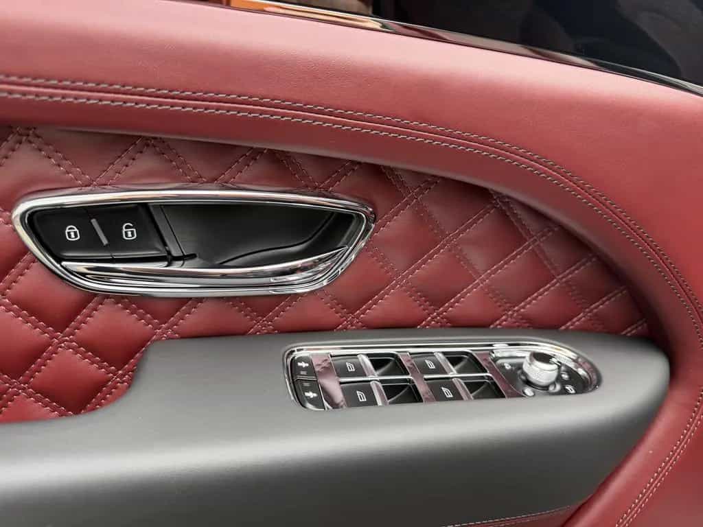 Bentley Bentayga V8 Azure Black Mulliner Carbon Pano HuD 09/2023-photo-31