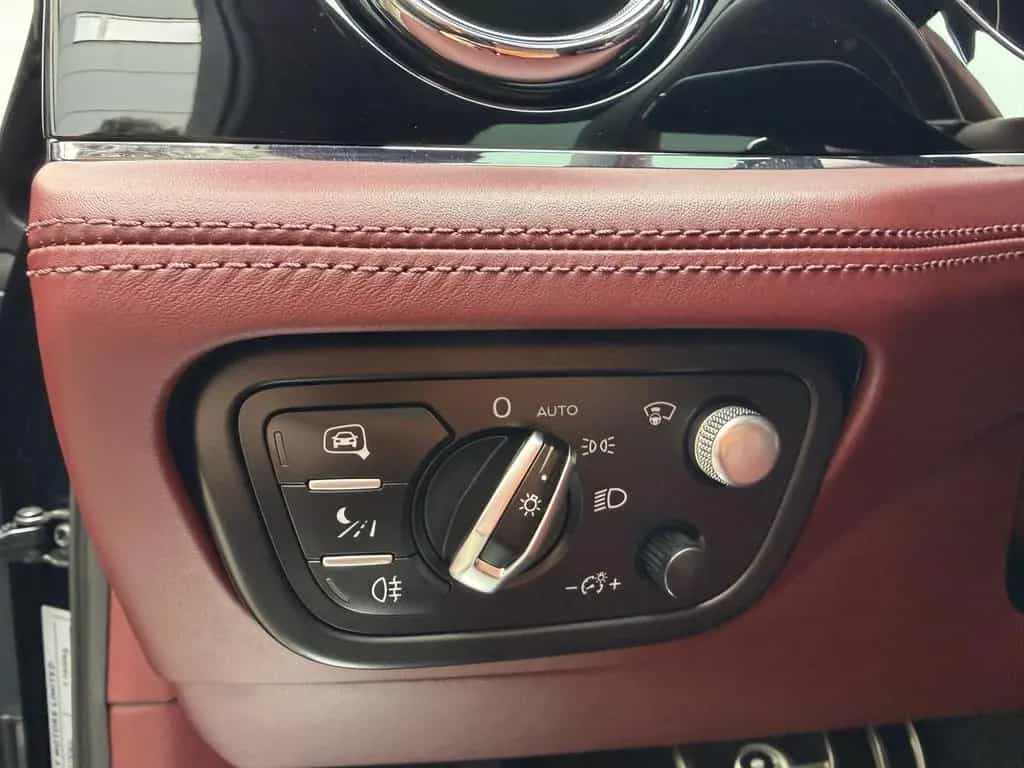 Bentley Bentayga V8 Azure Black Mulliner Carbon Pano HuD 09/2023-photo-33