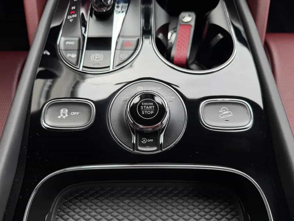 Bentley Bentayga V8 Azure Black Mulliner Carbon Pano HuD 09/2023-photo-36
