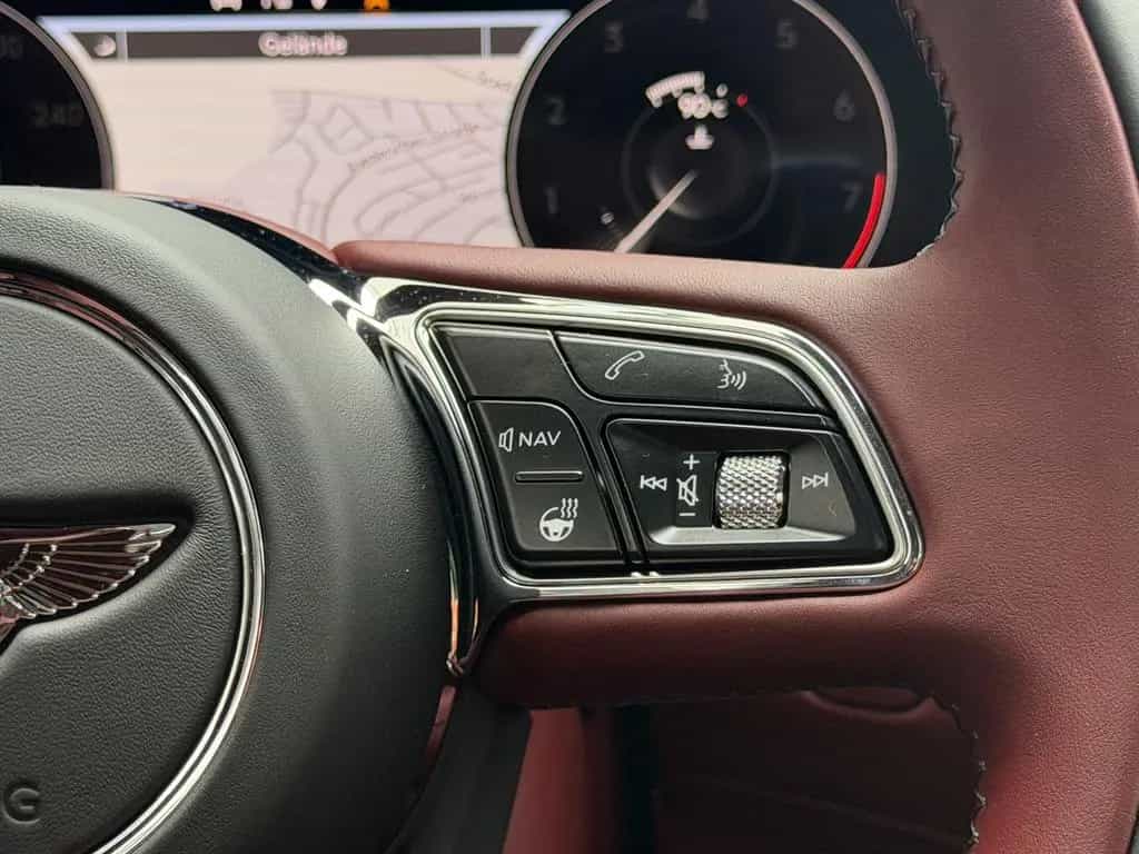Bentley Bentayga V8 Azure Black Mulliner Carbon Pano HuD 09/2023-photo-38