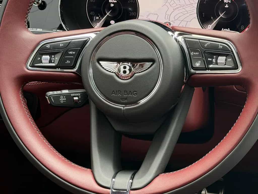 Bentley Bentayga V8 Azure Black Mulliner Carbon Pano HuD 09/2023-photo-39