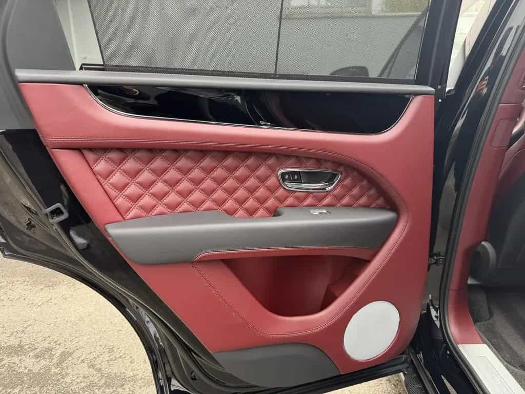 Bentley Bentayga V8 Azure Black Mulliner Carbon Pano HuD 09/2023-photo-42
