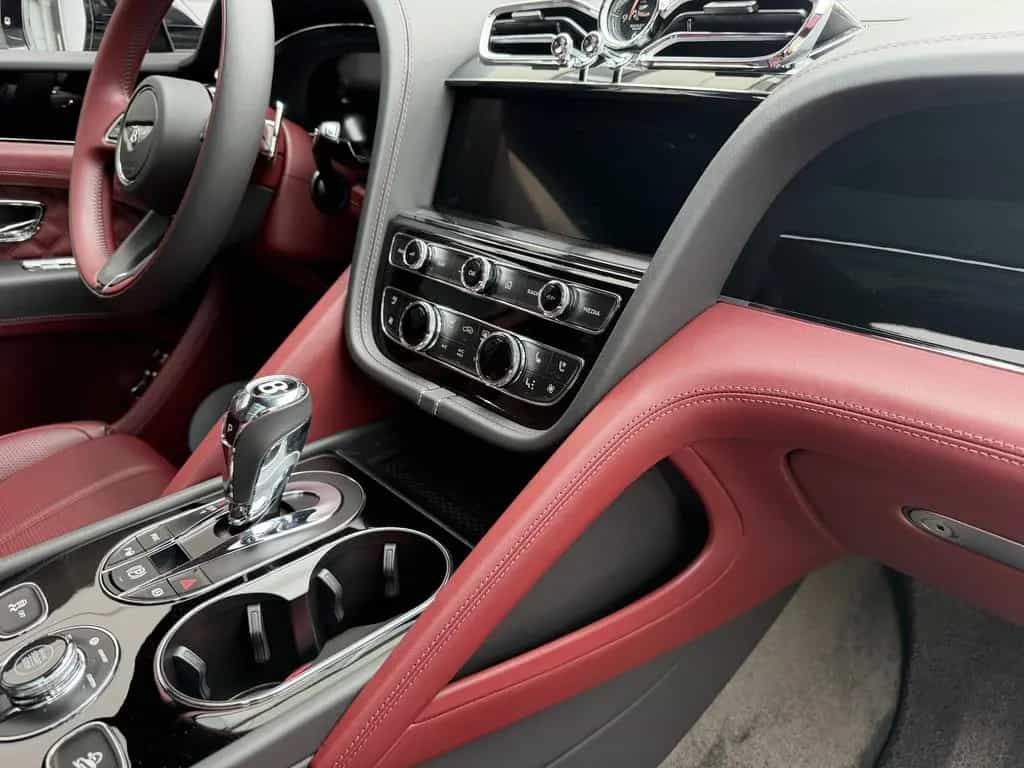 Bentley Bentayga V8 Azure Black Mulliner Carbon Pano HuD 09/2023-photo-45