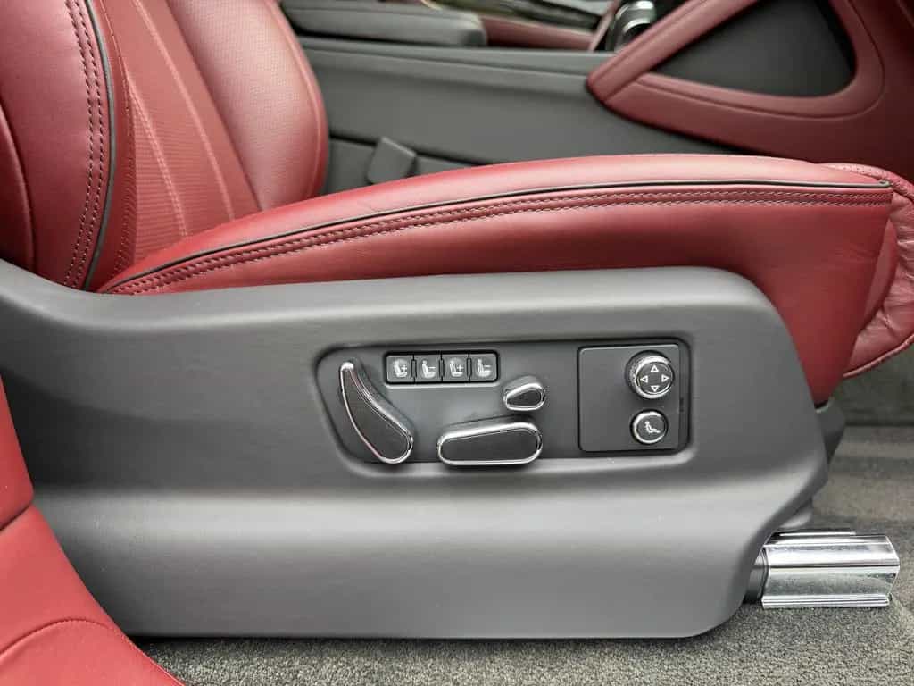 Bentley Bentayga V8 Azure Black Mulliner Carbon Pano HuD 09/2023-photo-49