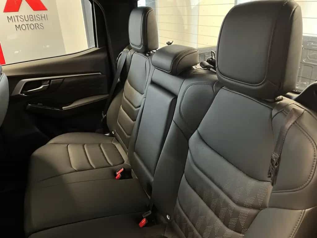 Isuzu D-Max 1.9L DoubleCab 4x4 LSE LED ACC PDC Kamera 03/2026-photo-11