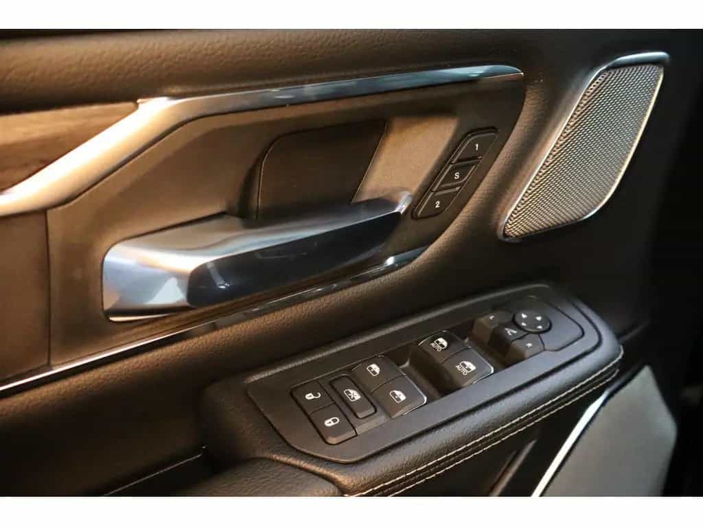 Dodge Ram 1500 Laramie Night ACC SITZBELÜFTUNG PANO null-photo-15