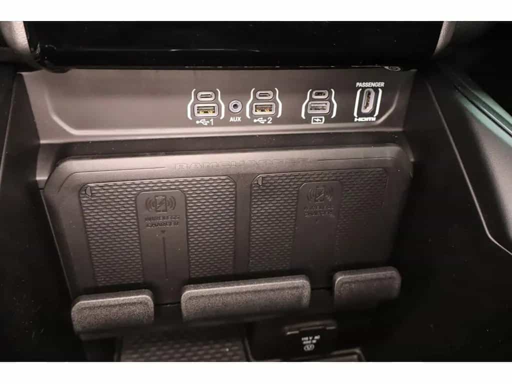 Dodge Ram 1500 Laramie Night ACC SITZBELÜFTUNG PANO null-photo-19